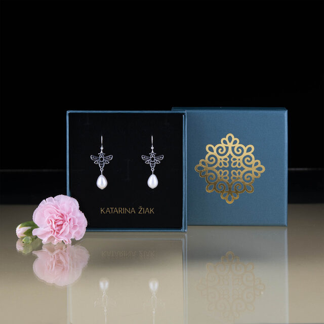 Earrings honeybee 5 + tear pearl