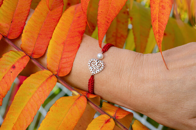 Bracelet ornament heart mini 1 – cord + pearl