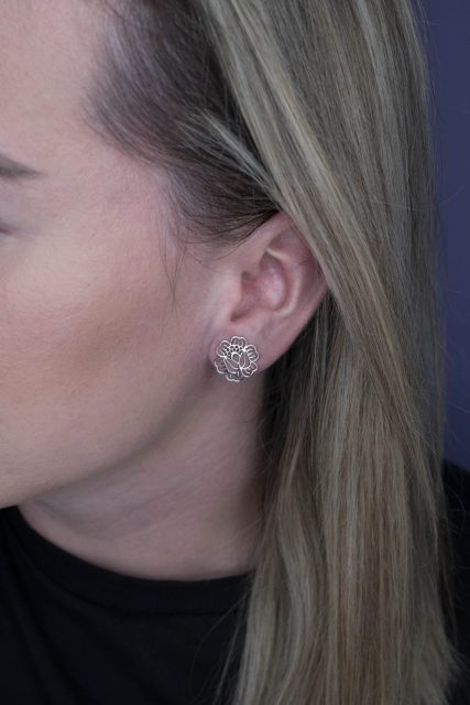 Studs - poppy