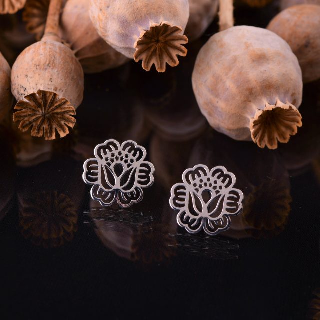 Studs - poppy