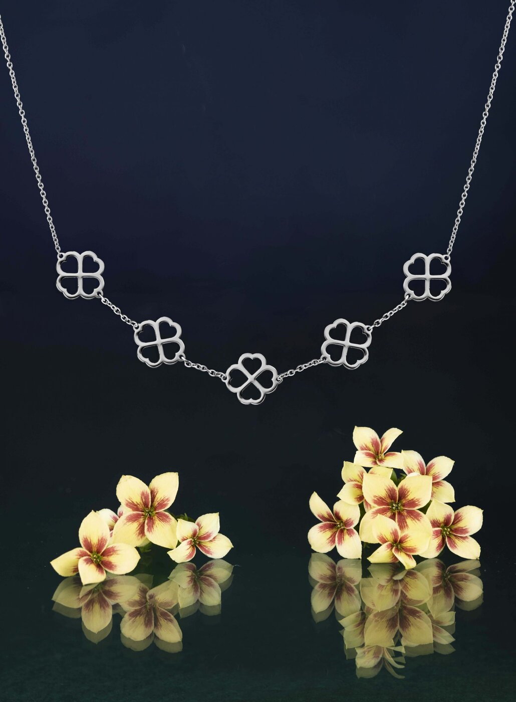 Necklace quatrefoils