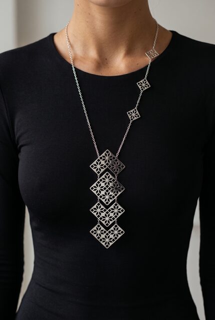 Necklace geometry – pleated 2