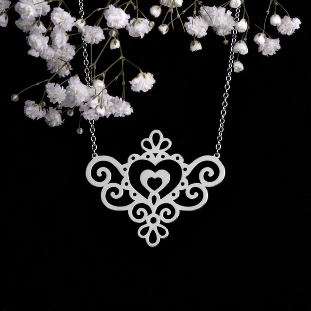Necklace ornamentalistics – hearts 2