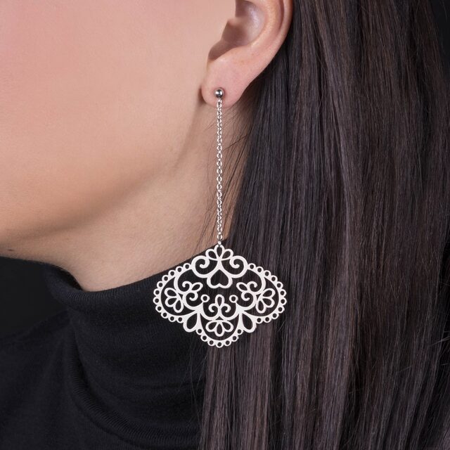 Earrings lace 4 on chain
