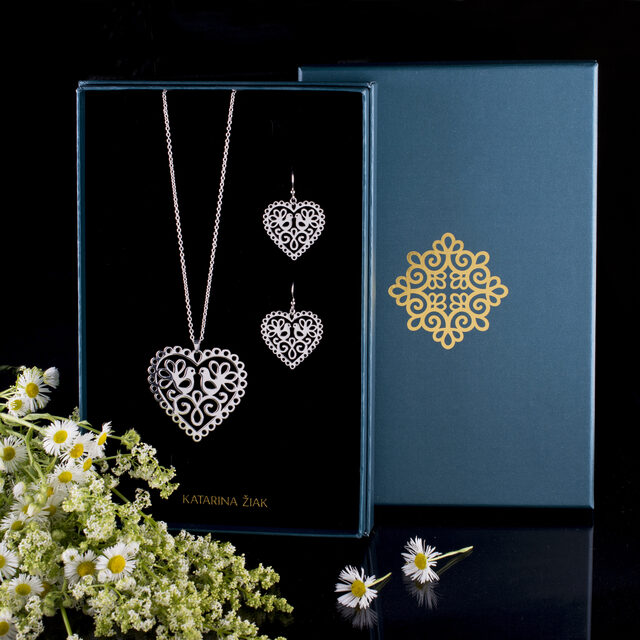 Two-row necklace heart doves