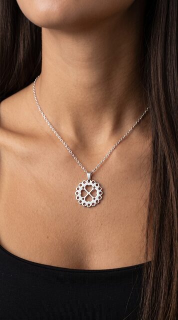 Pendant FOLK quatrefoil 1