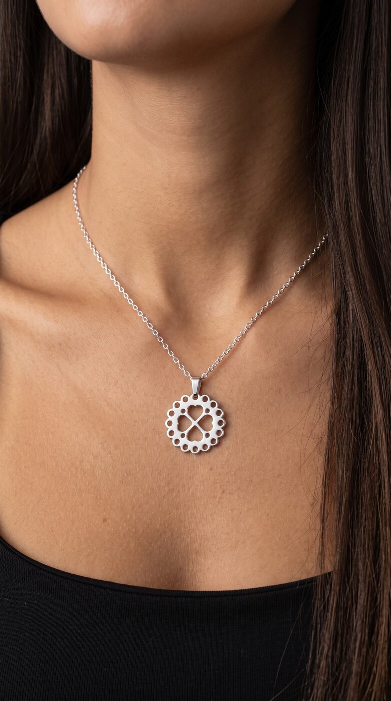 Pendant FOLK quatrefoil 1