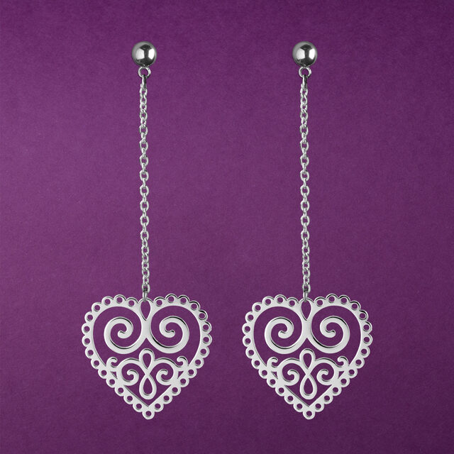 Earrings heart ornament on chains