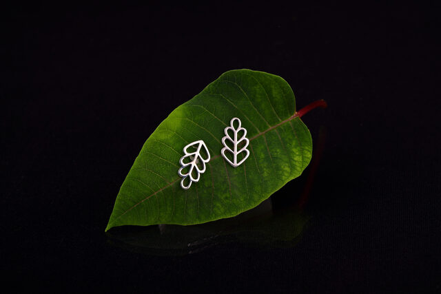 Studs small oak leaf