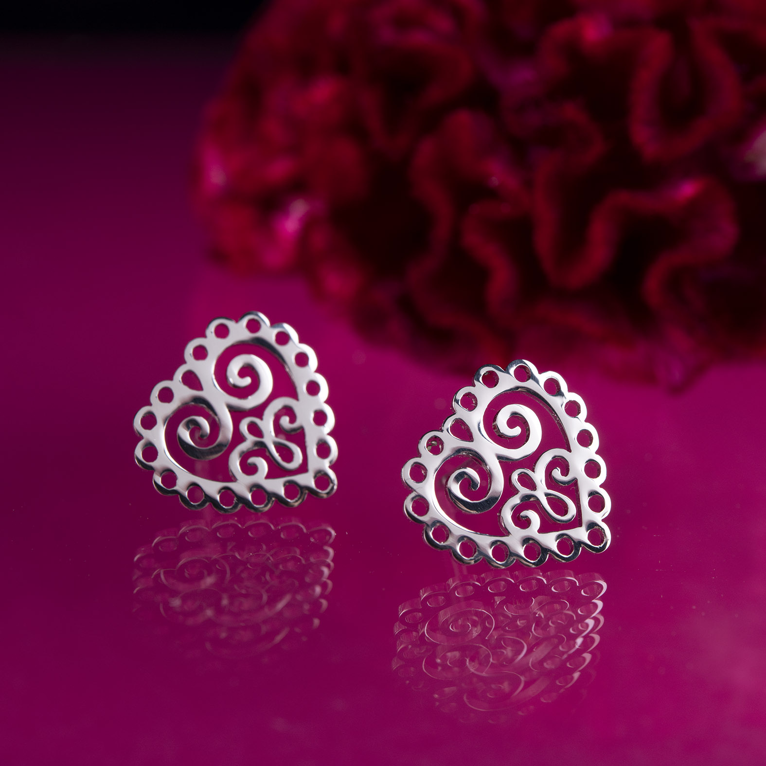 Napichovacie náušnice srdce ornament mini 1