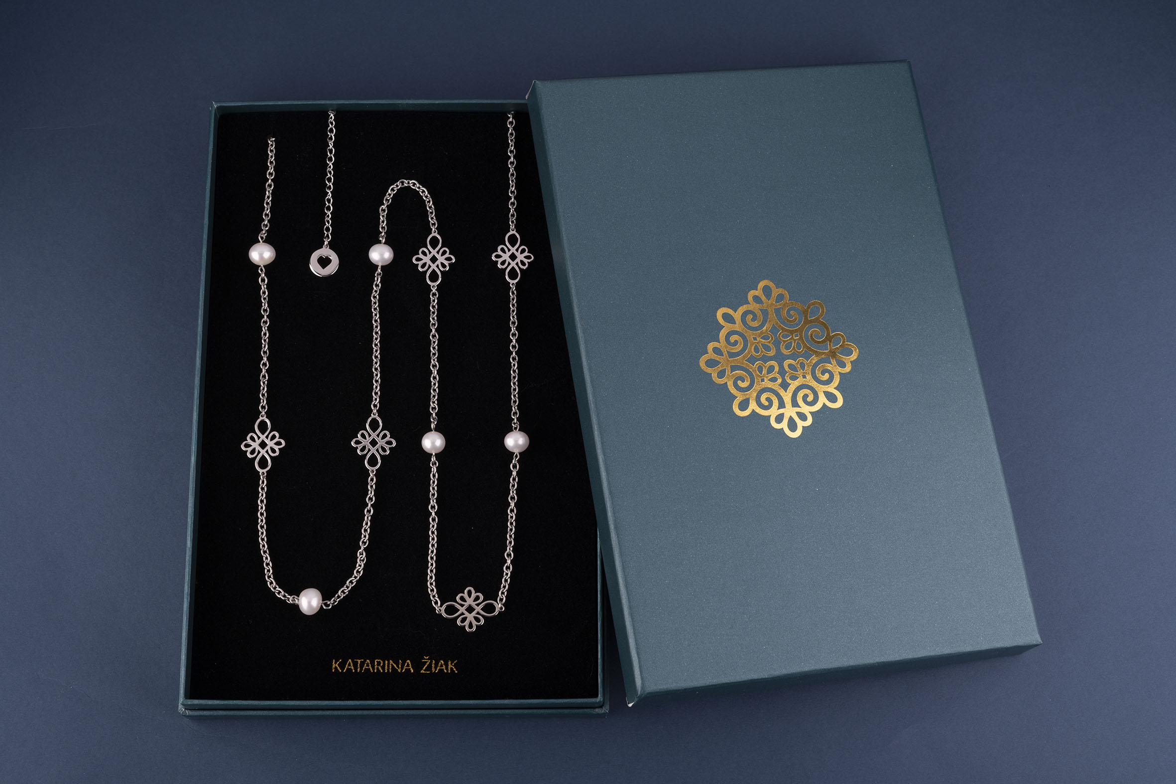 Retiazka nekonečno -1 + perly