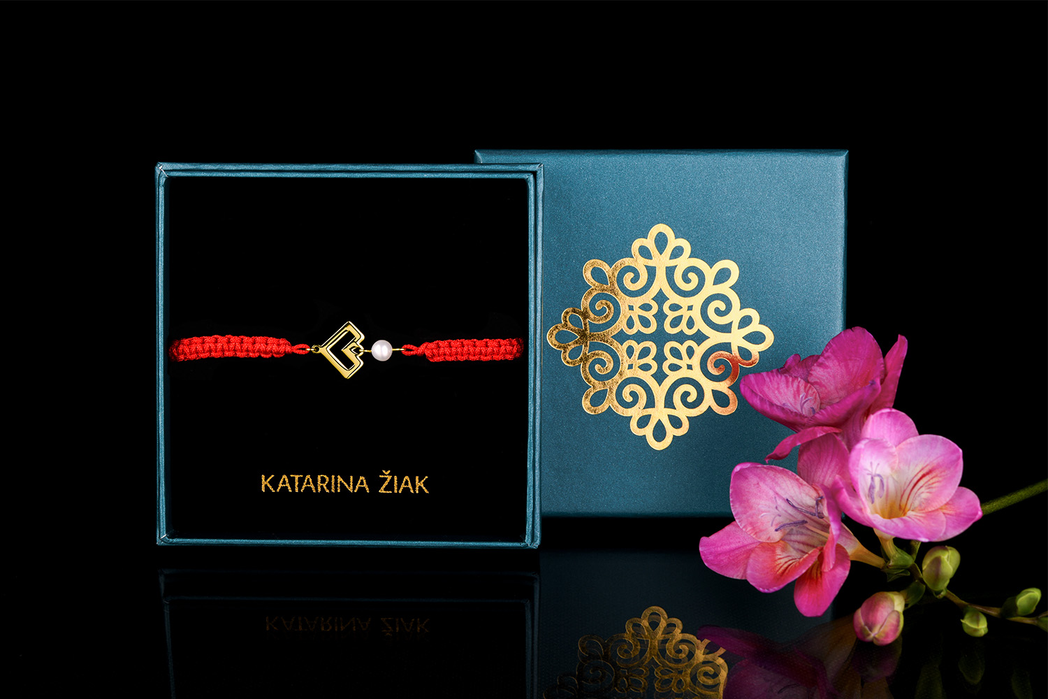 Náramok Novohrad srdiečko – šnúrka + perla