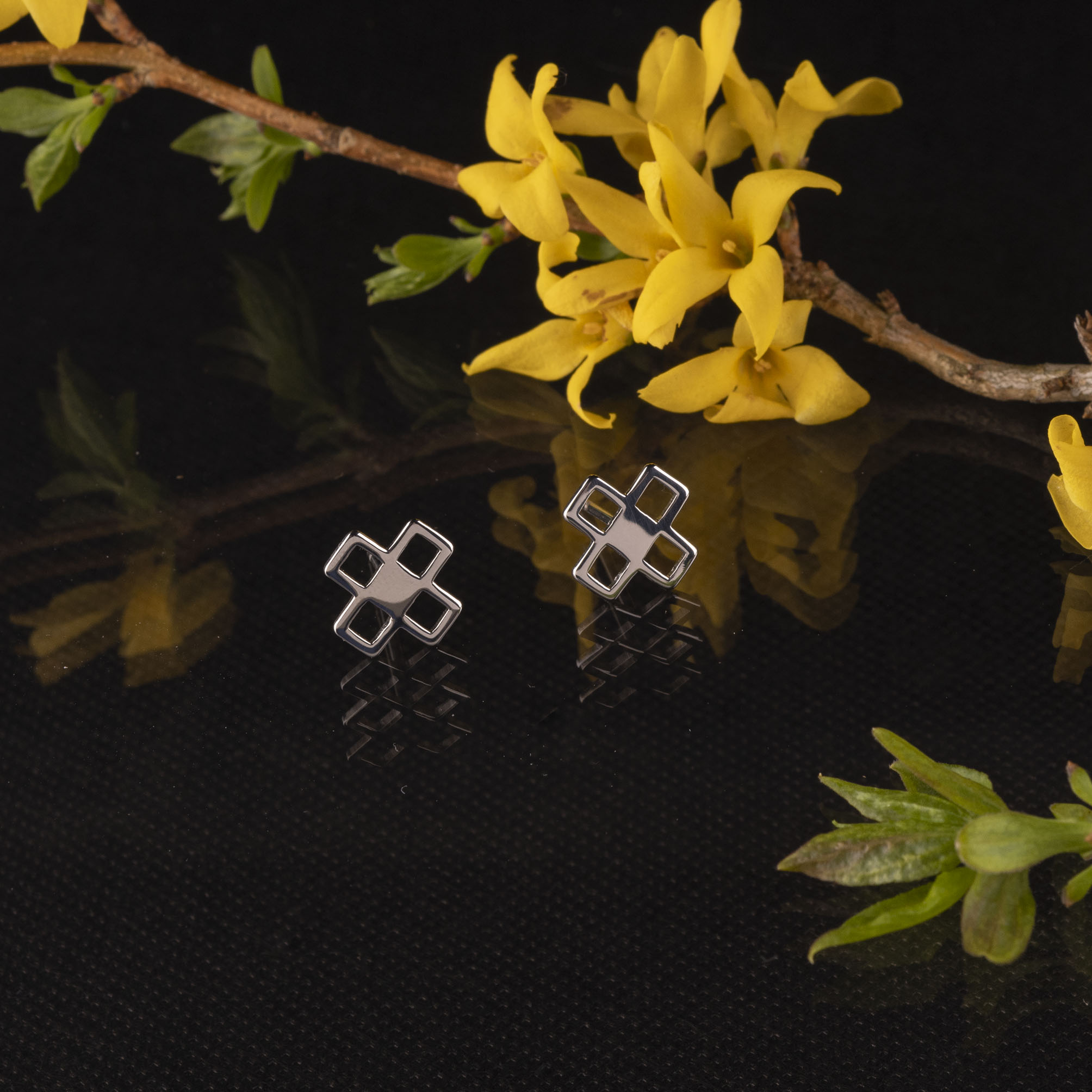 Napichovacie náušnice - Novohrad krížik 1