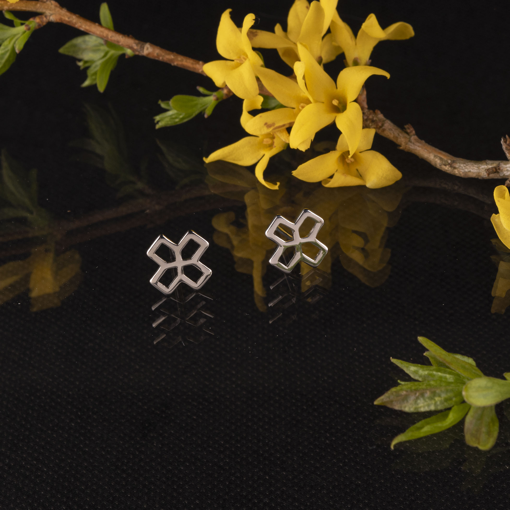 Napichovacie náušnice - Novohrad krížik 2