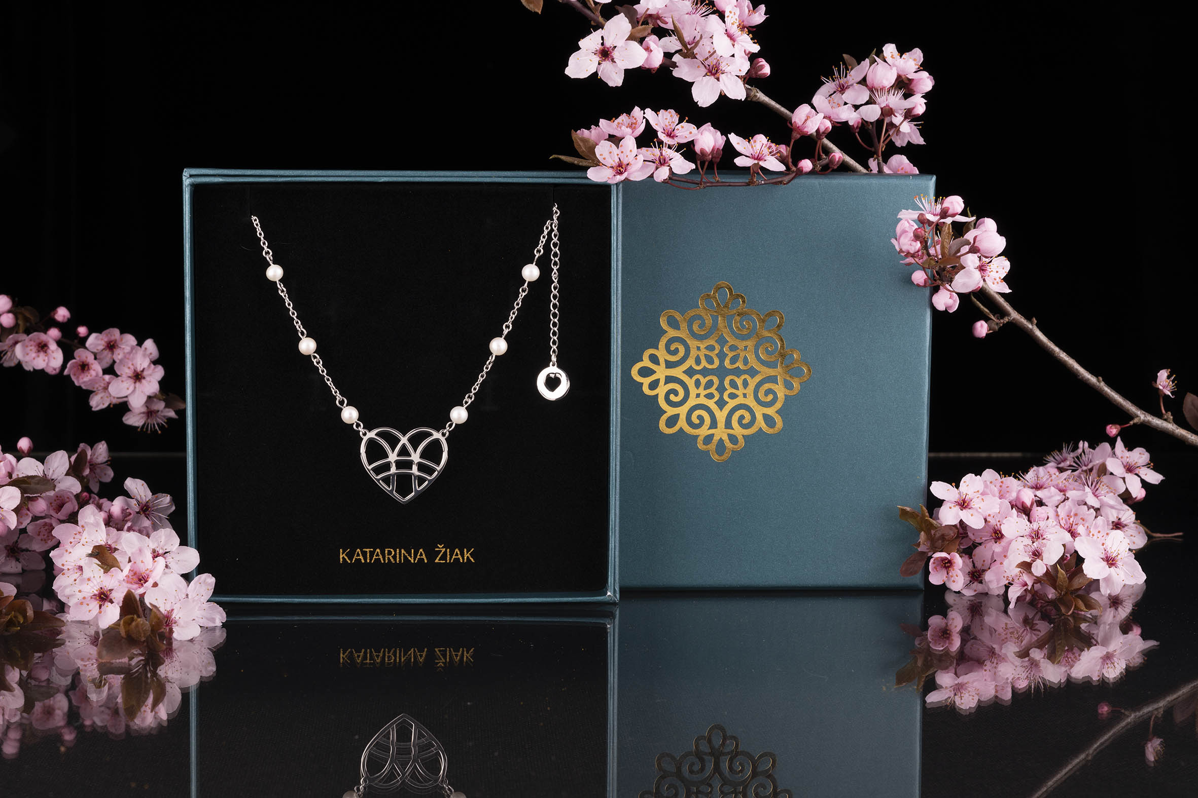 Náhrdelník srdce perly v retiazke 2