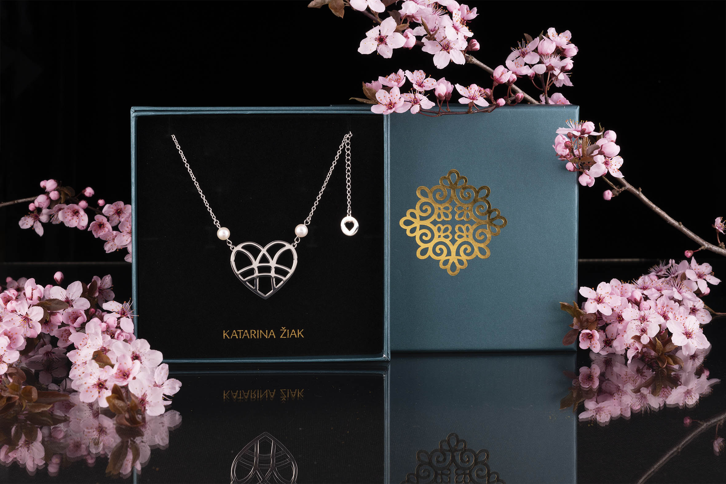 Náhrdelník srdce perly v retiazke 1