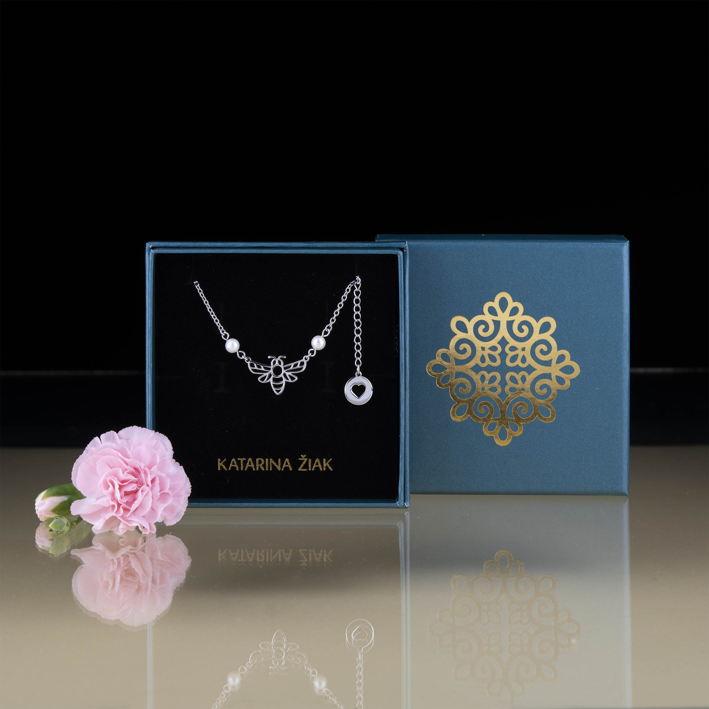 Náhrdelník včela + perly