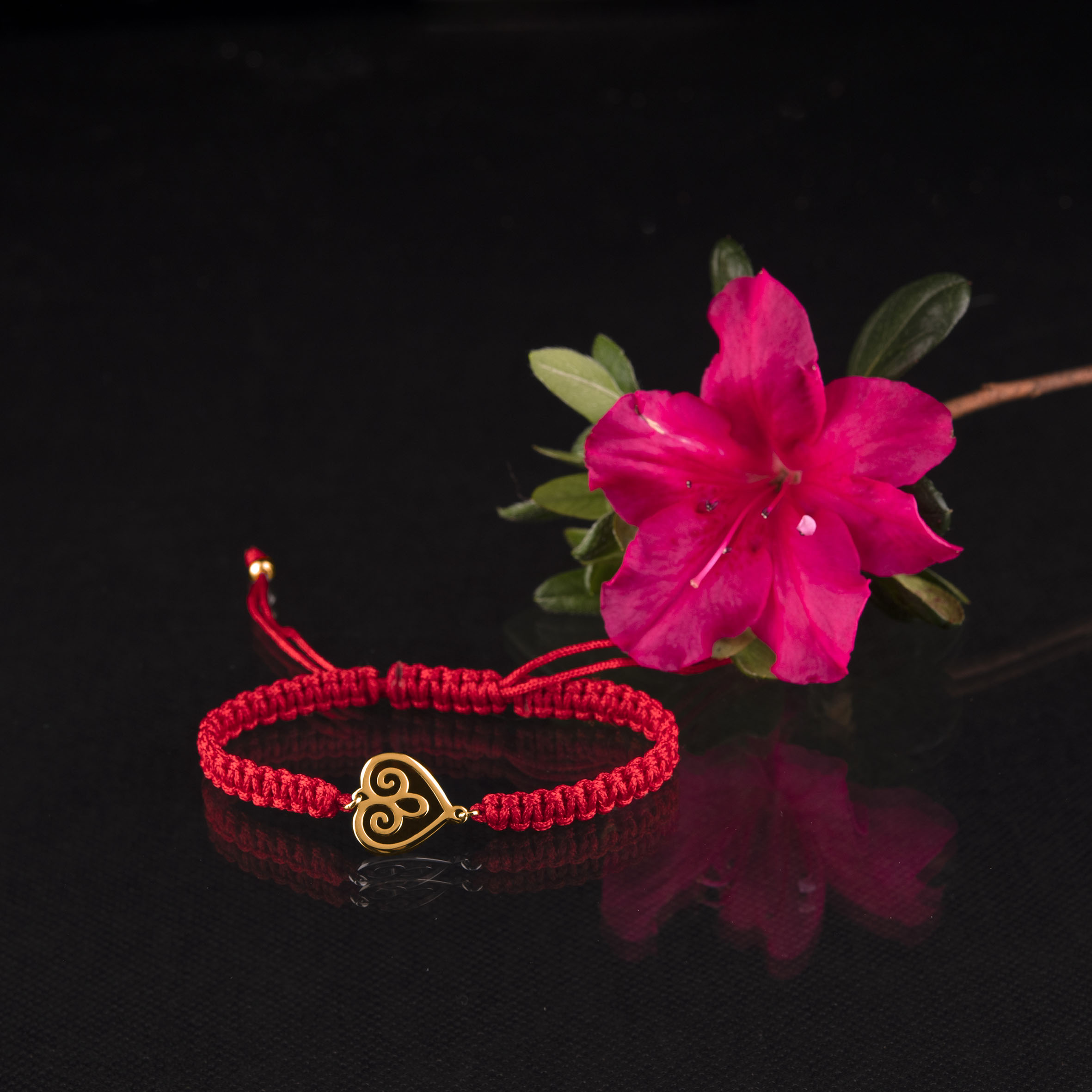 Náramok malé srdiečko – šnúrka