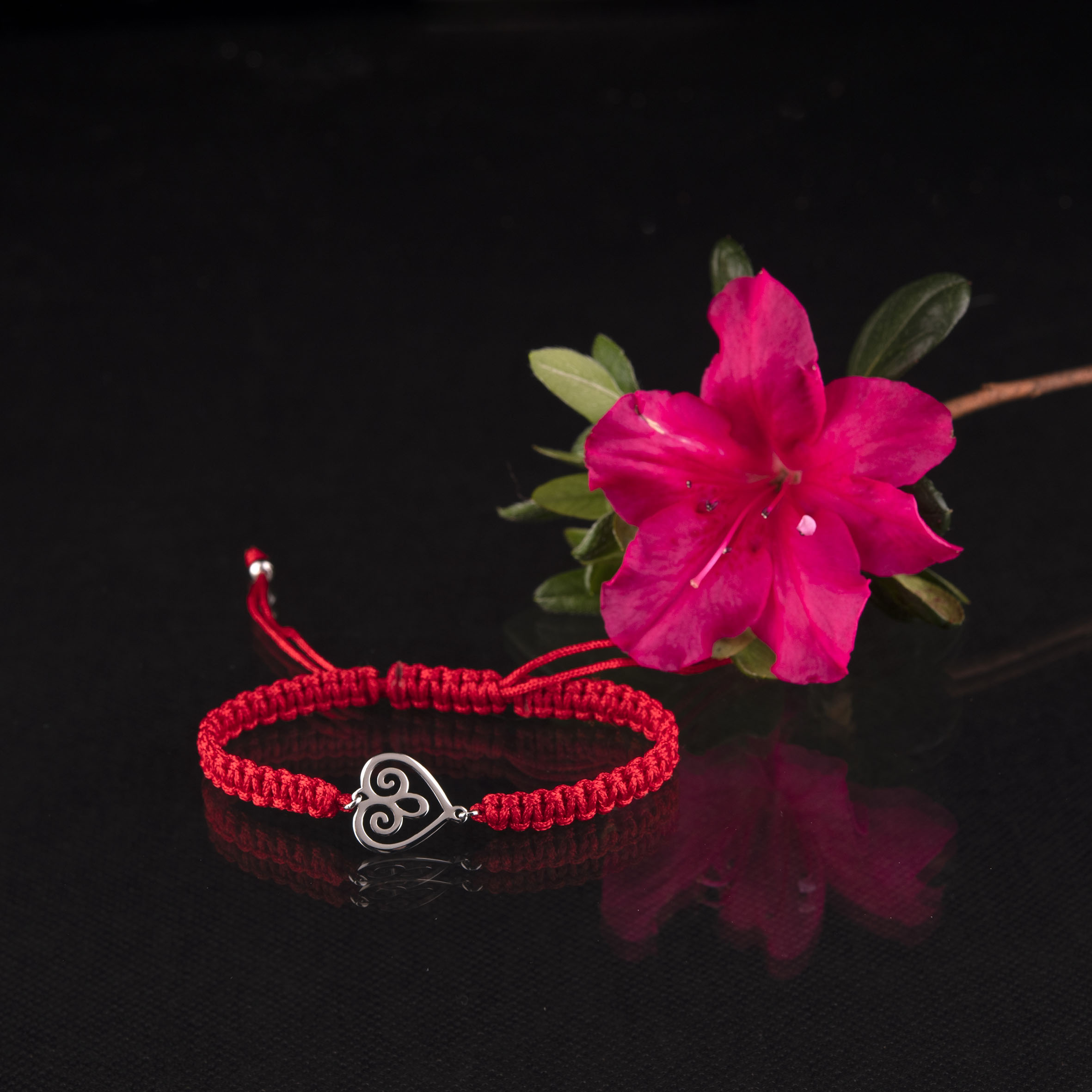 Náramok malé srdiečko – šnúrka