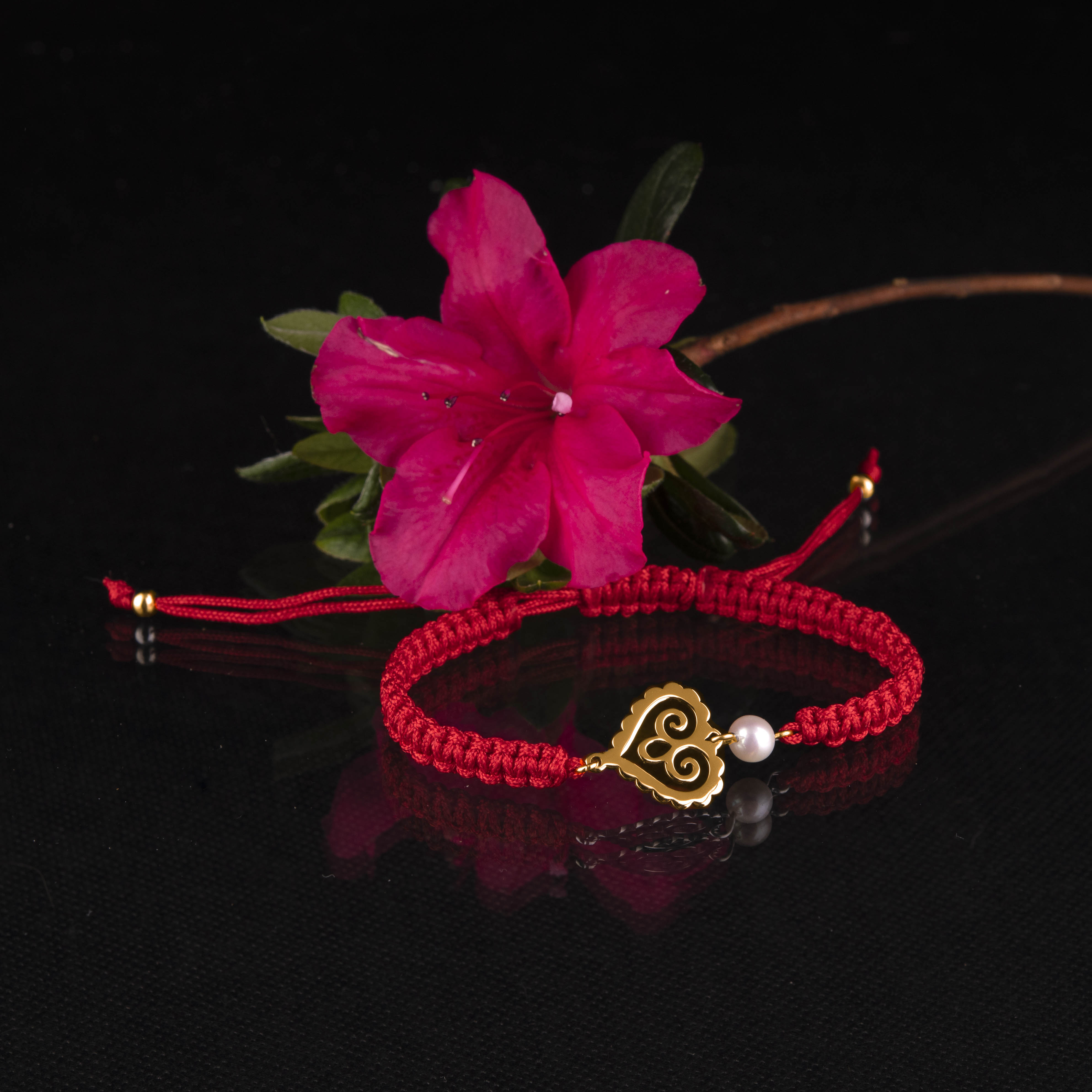 Náramok malé cíferské srdce - šnúrka + perla