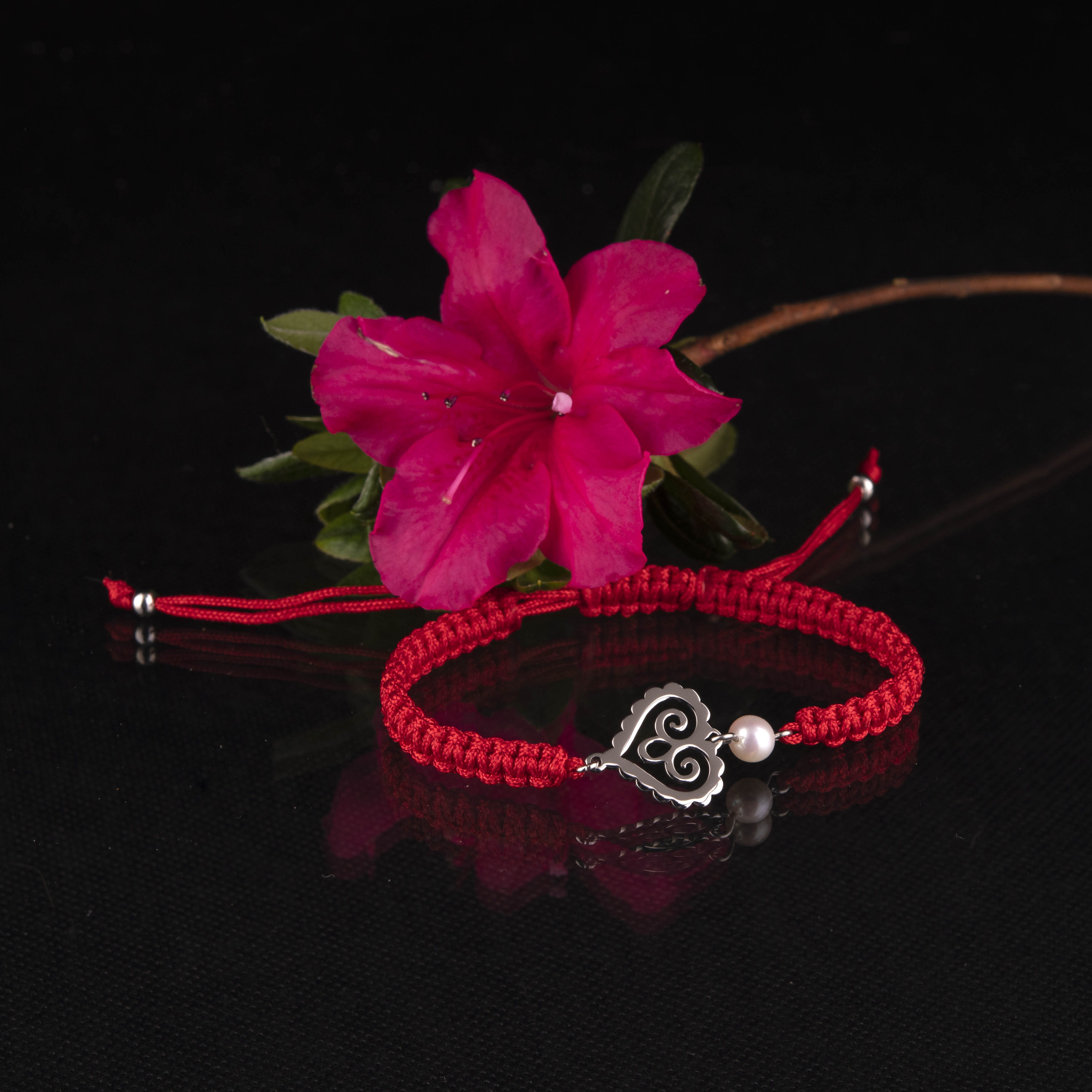 Náramok malé cíferské srdce - šnúrka + perla