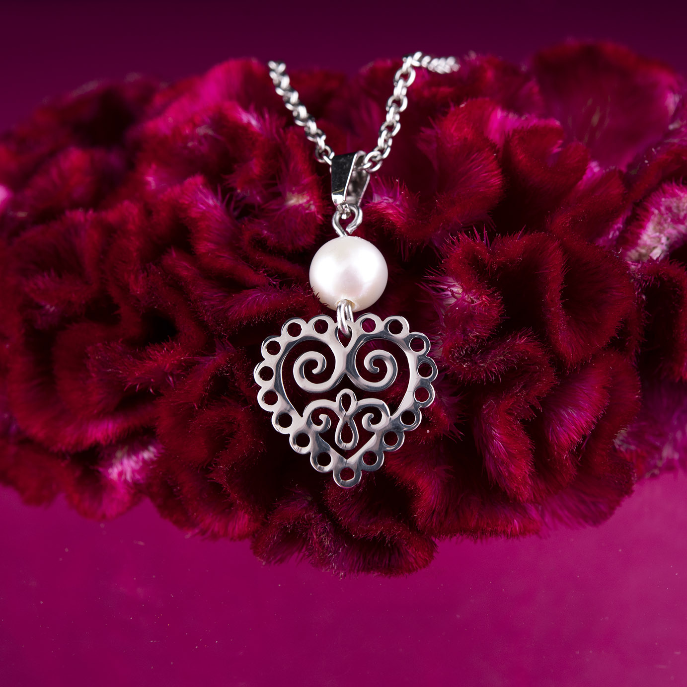 Prívesok srdce ornament mini 1 - perla