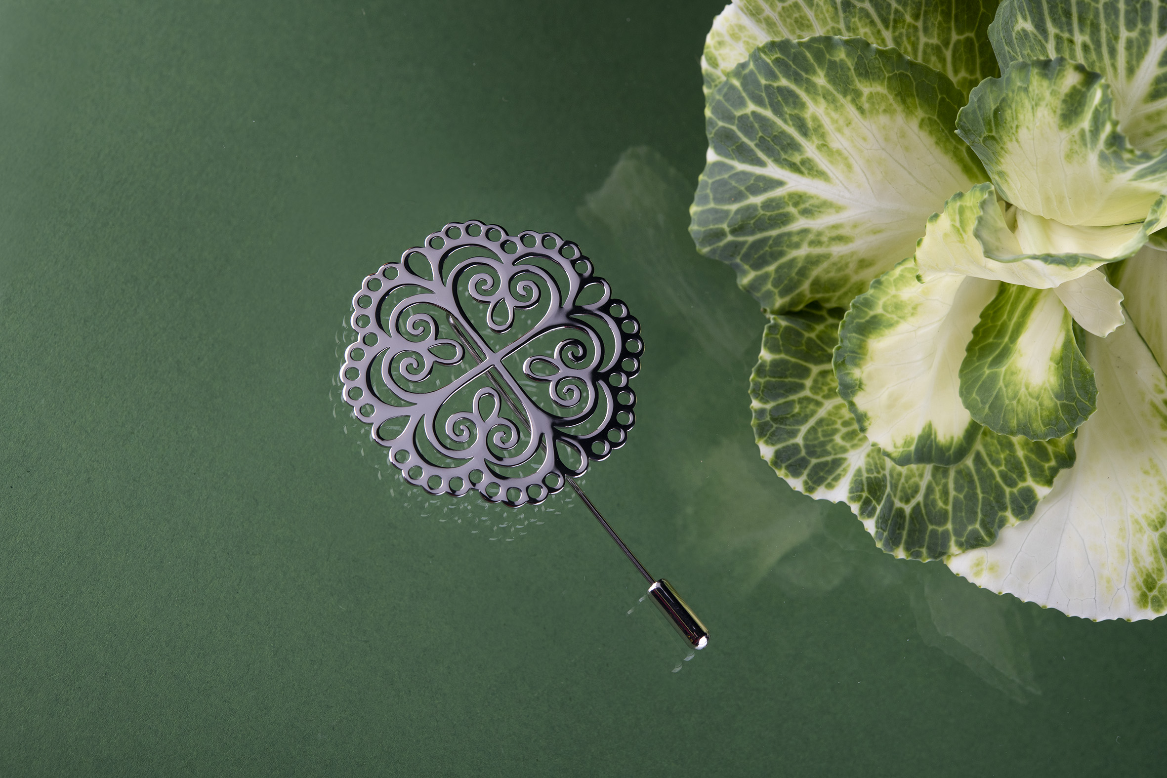 Brošňa štvorlístok ornament 2