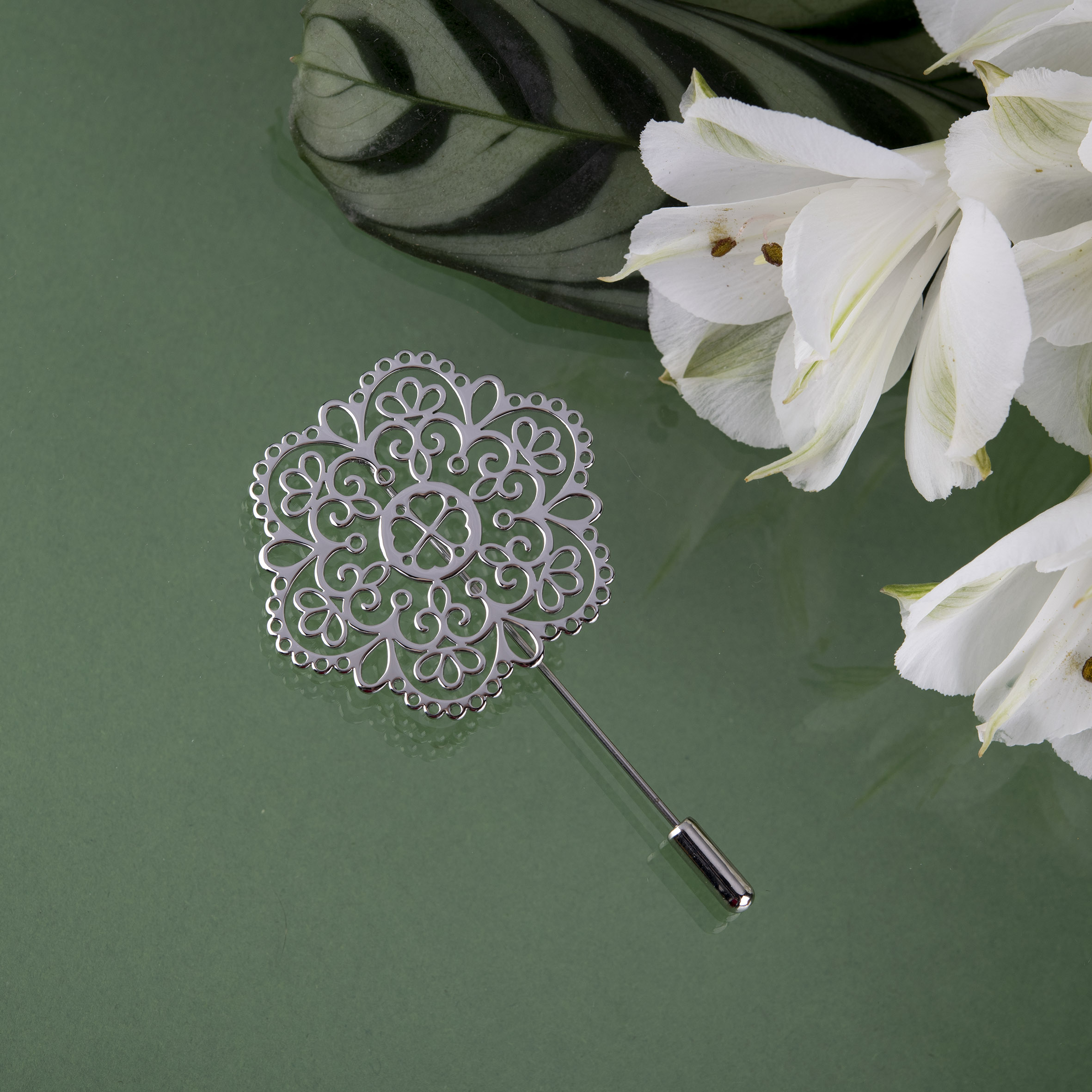 Brošňa ornament čipka štvorlístok