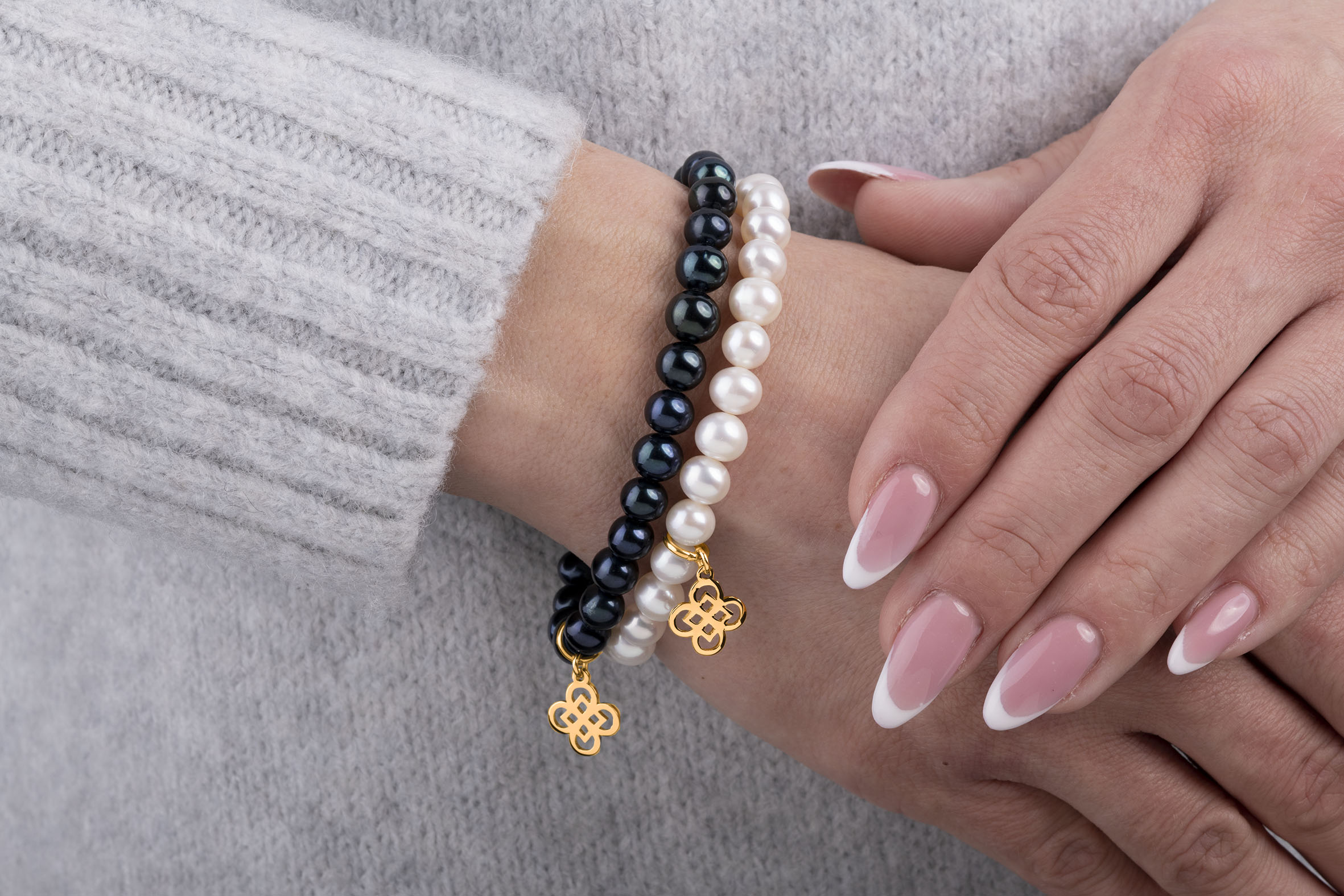 Set 2 náramky- drotársky štvorlístok 1  - čierne &amp; biele perly