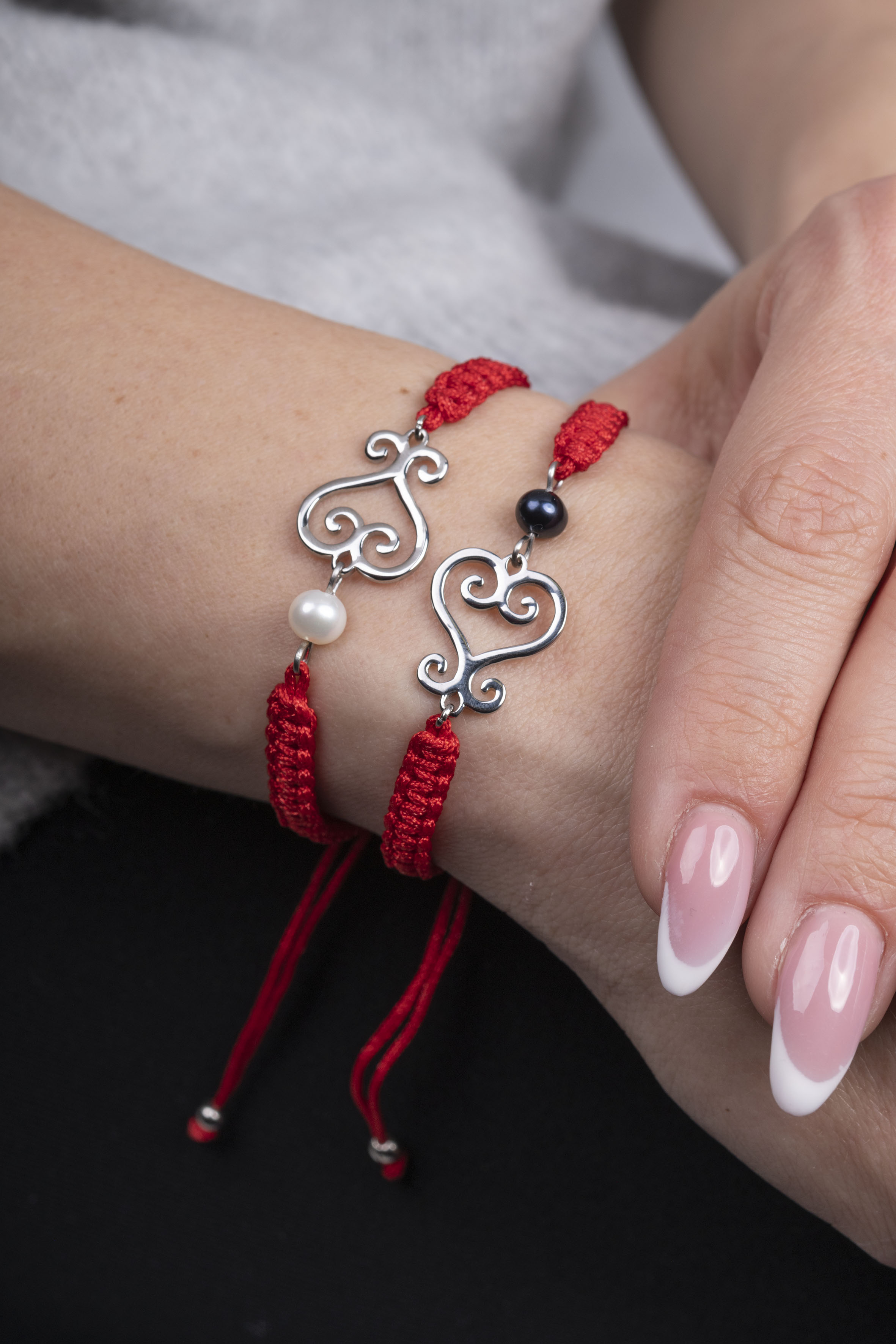 Náramok drotárske srdce 2- šnúrka + perla