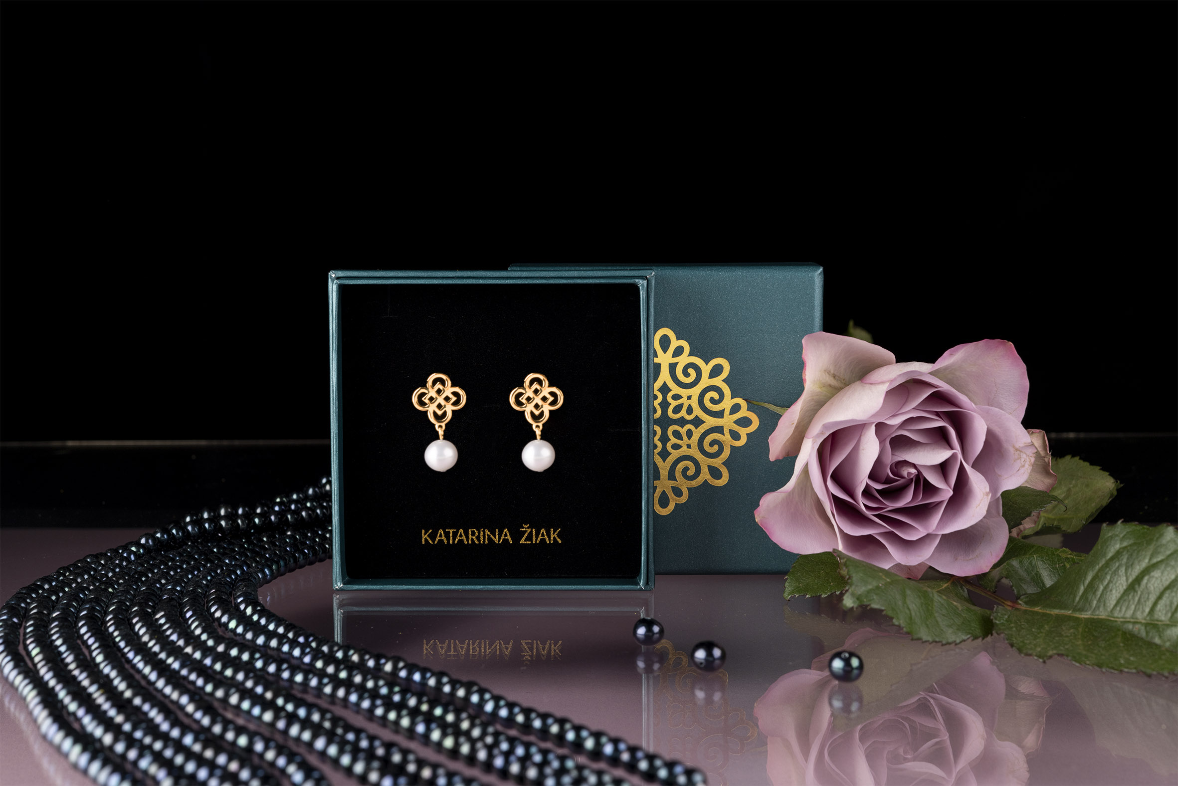 Napichovacie náušnice drotársky štvorlístok 1 s perlou - krátke