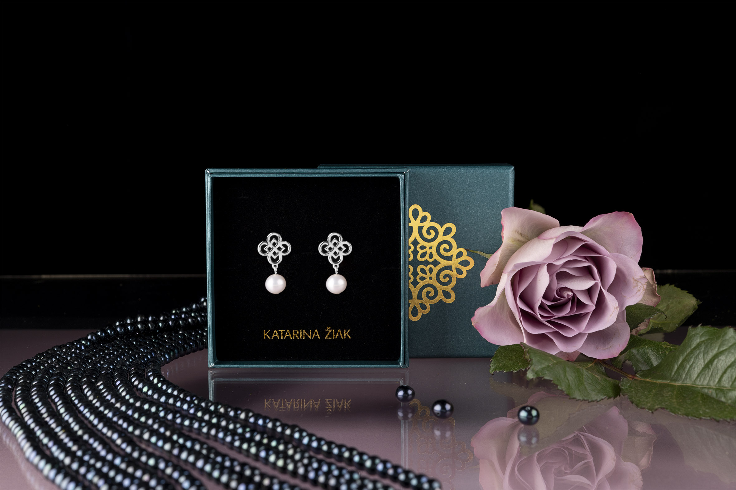 Napichovacie náušnice drotársky štvorlístok 1 s perlou - krátke