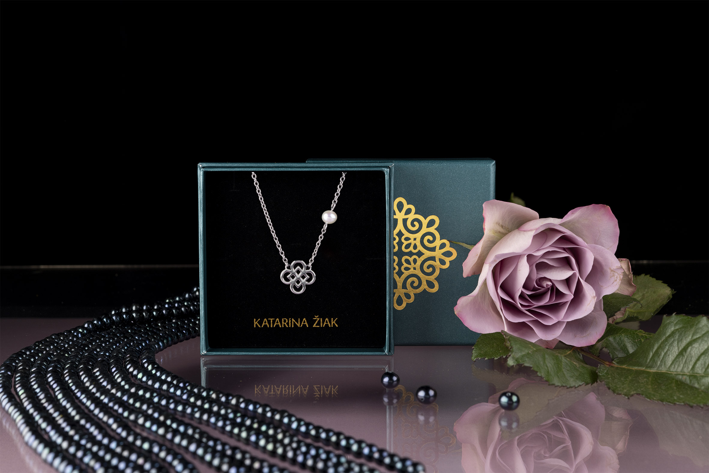 Náhrdelník drotársky štvorlístok 2 s perlou v retiazke