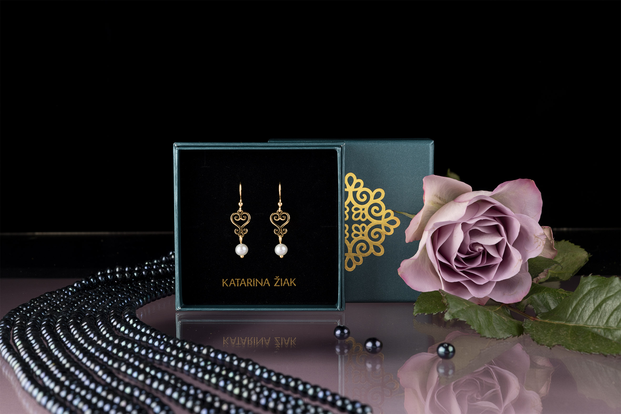 Náušnice drotárske srdce 2  + biela perla