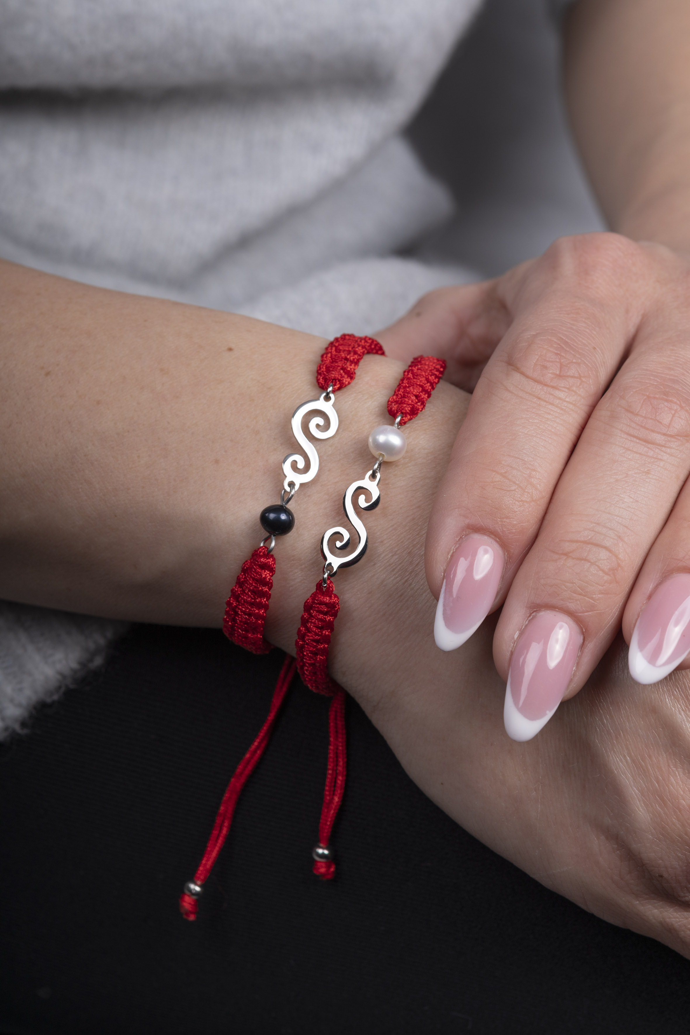 Náramok drotárske slučky 2- šnúrka + perla