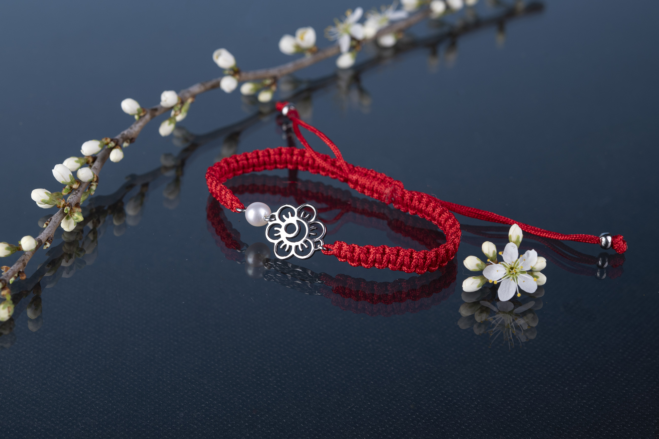 Náramok  - kvietok Veronika - šnúrka + perla