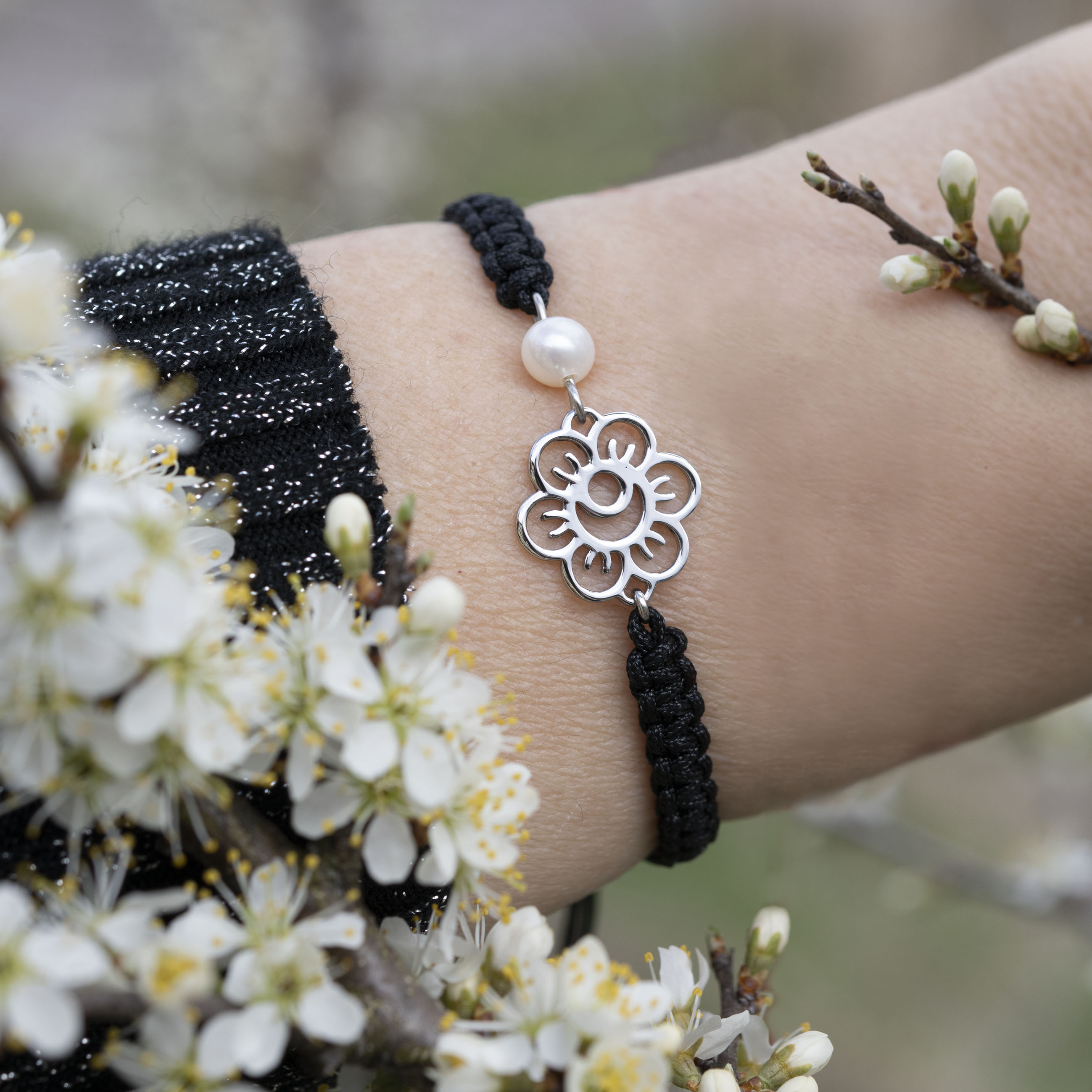 Náramok  - kvietok Veronika - šnúrka + perla