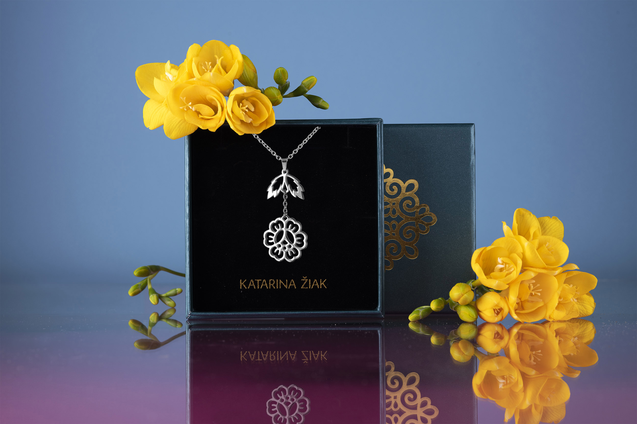 Prívesok kvietok 1 s lístkom