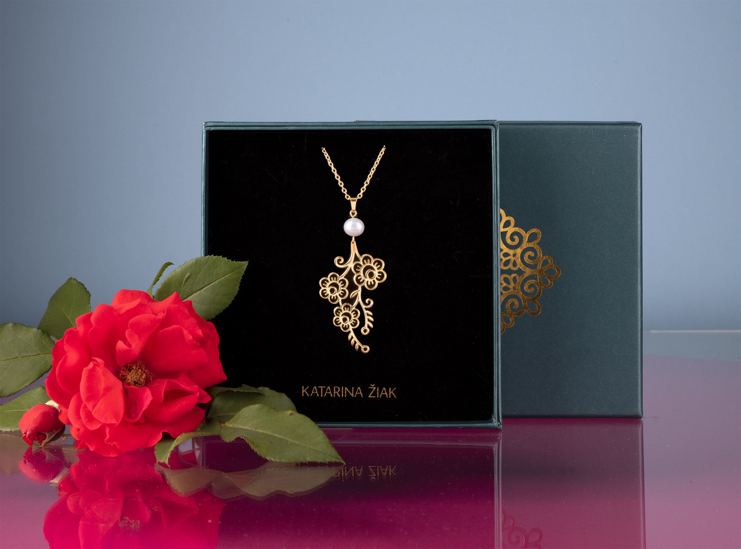 Prívesok kvietok Veronika - kytica s perlou