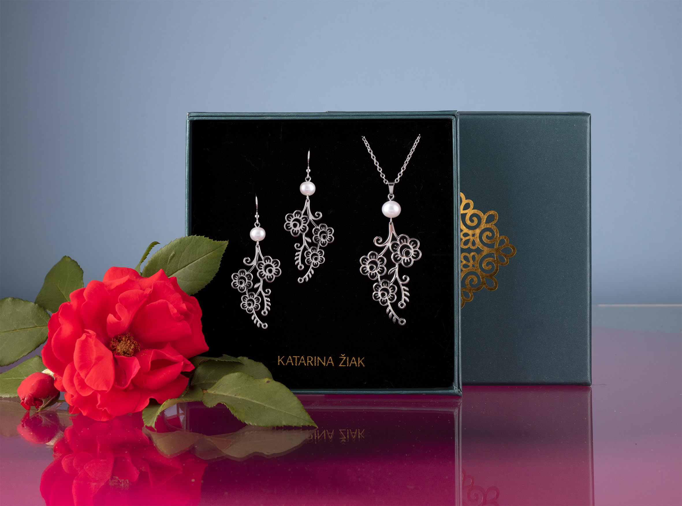 Set - Prívesok a náušnice kvietok Veronika - kytica s perlou