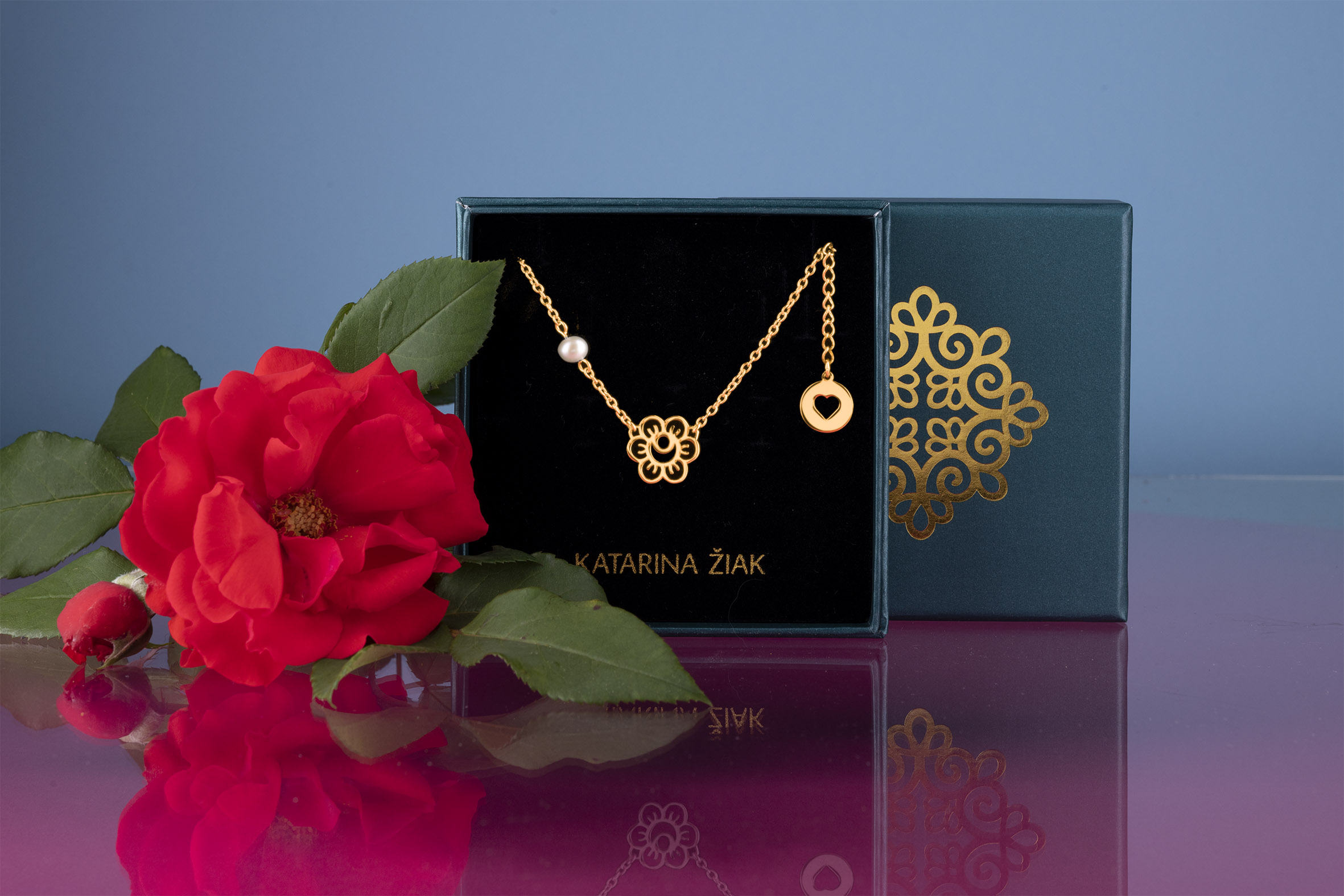 Náhrdelník kvietok Veronika s perlou v retiazke