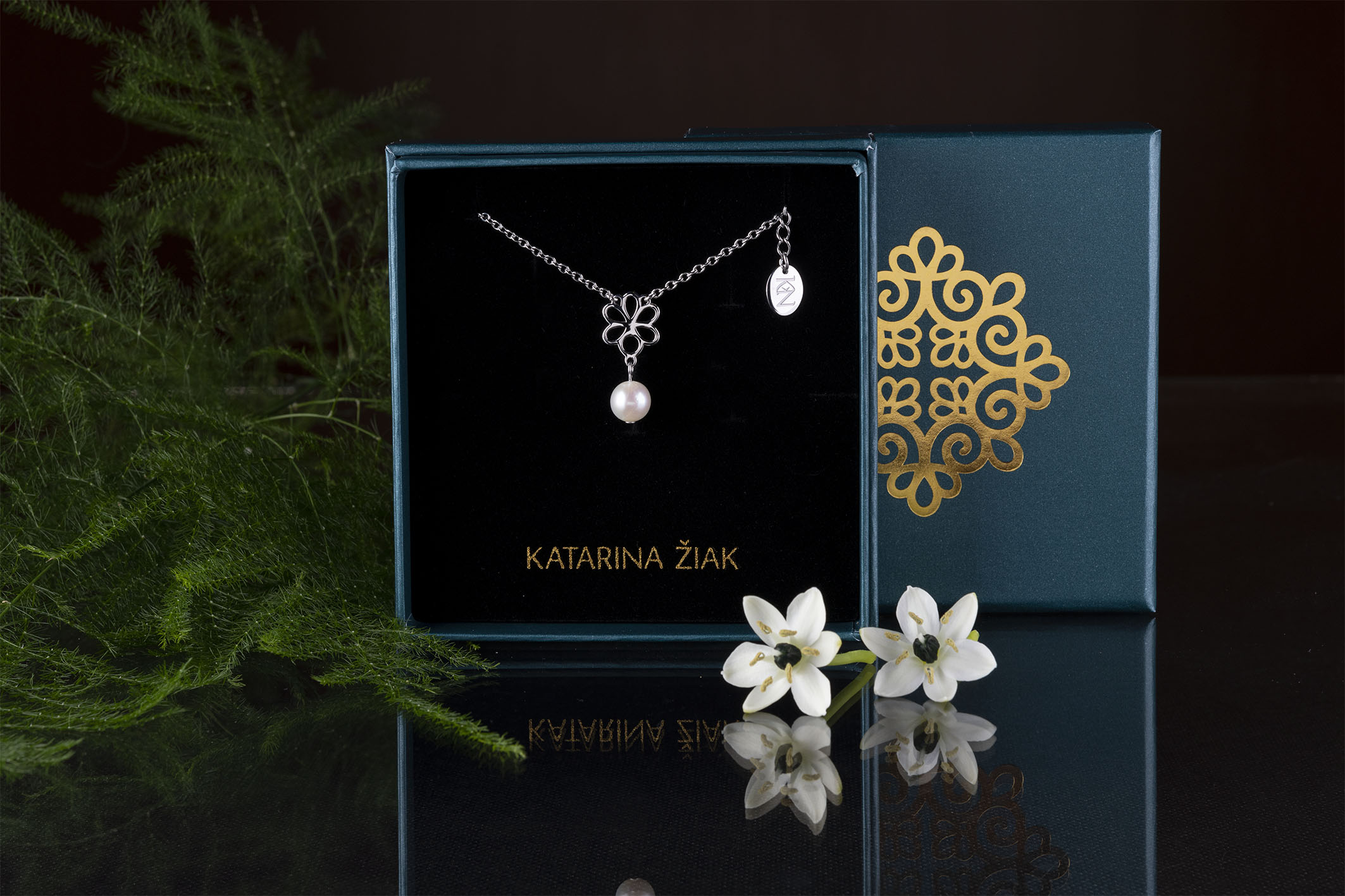 Náhrdelník Ábelovská margarétka s perlou - krátky