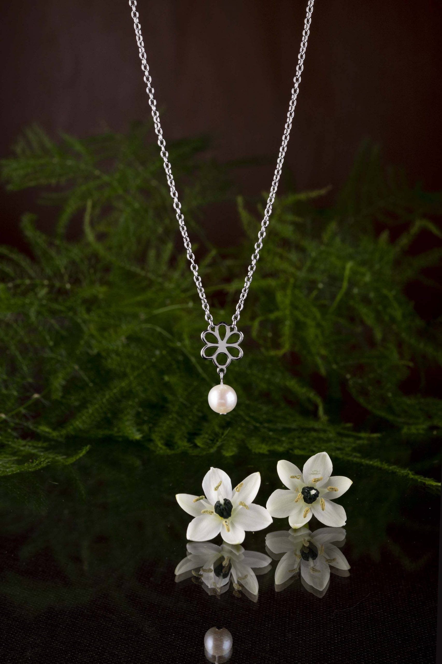 Náhrdelník Ábelovská margarétka s perlou - krátky