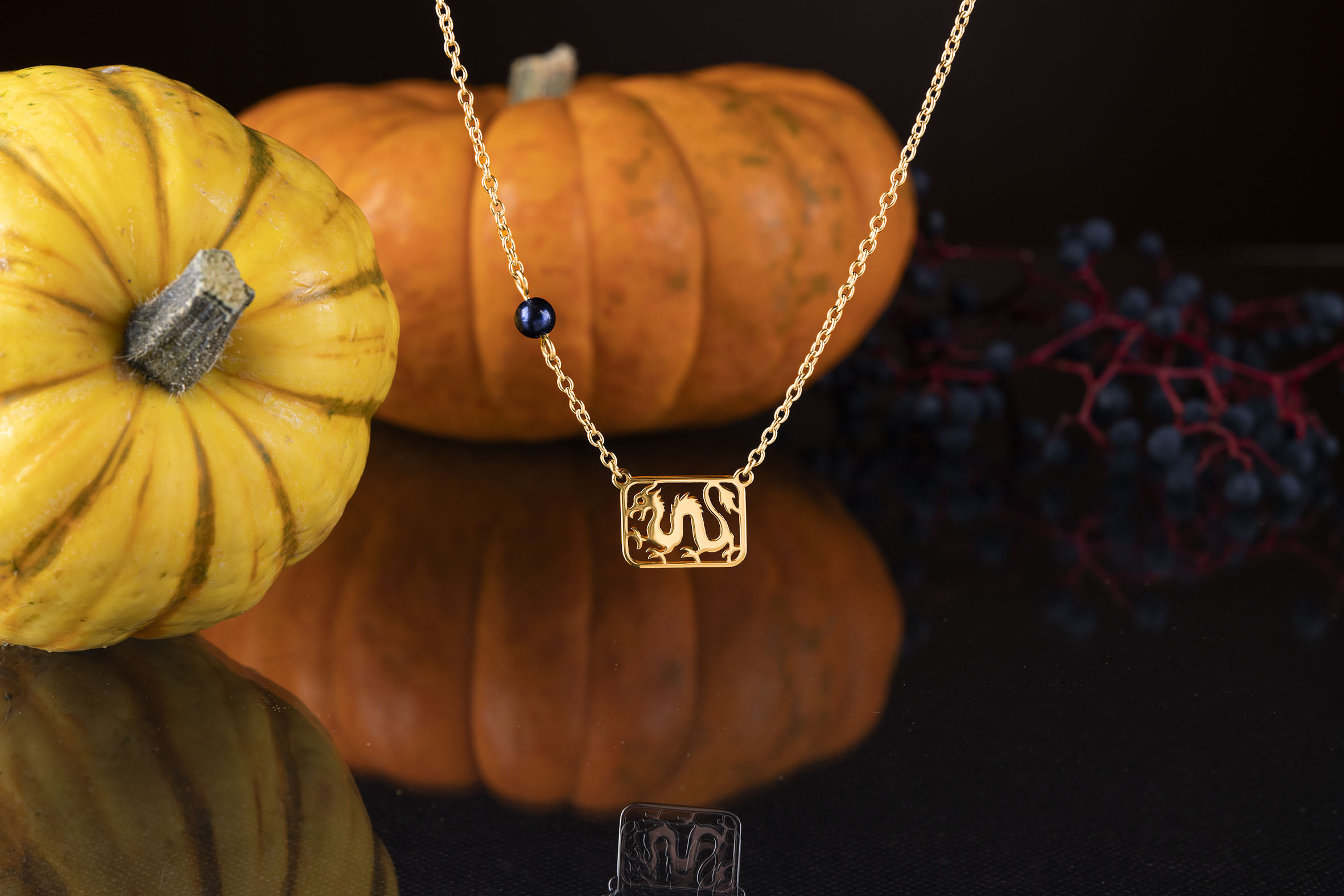 Náhrdelník drak s perlou v retiazke