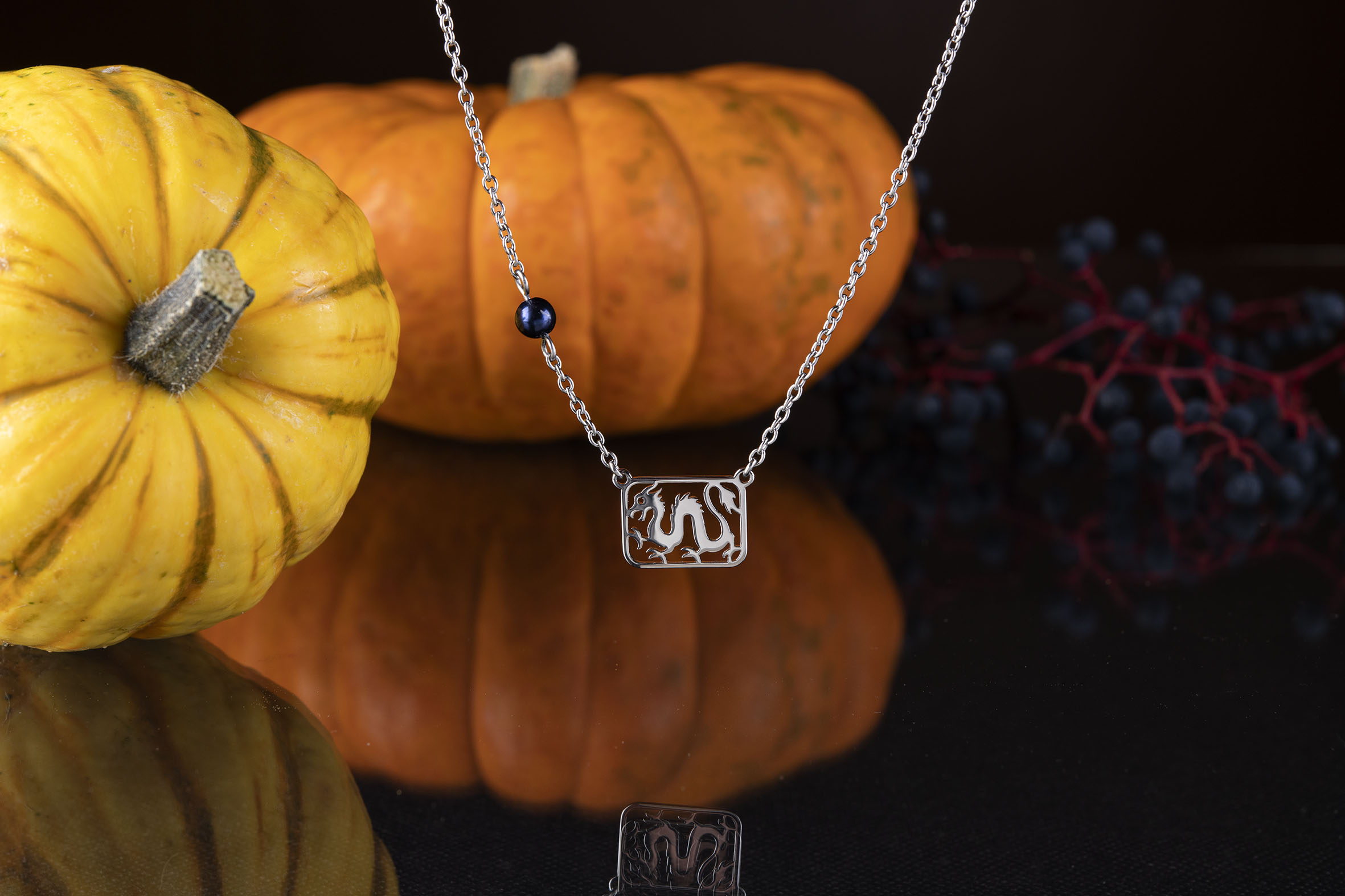 Náhrdelník drak s perlou v retiazke