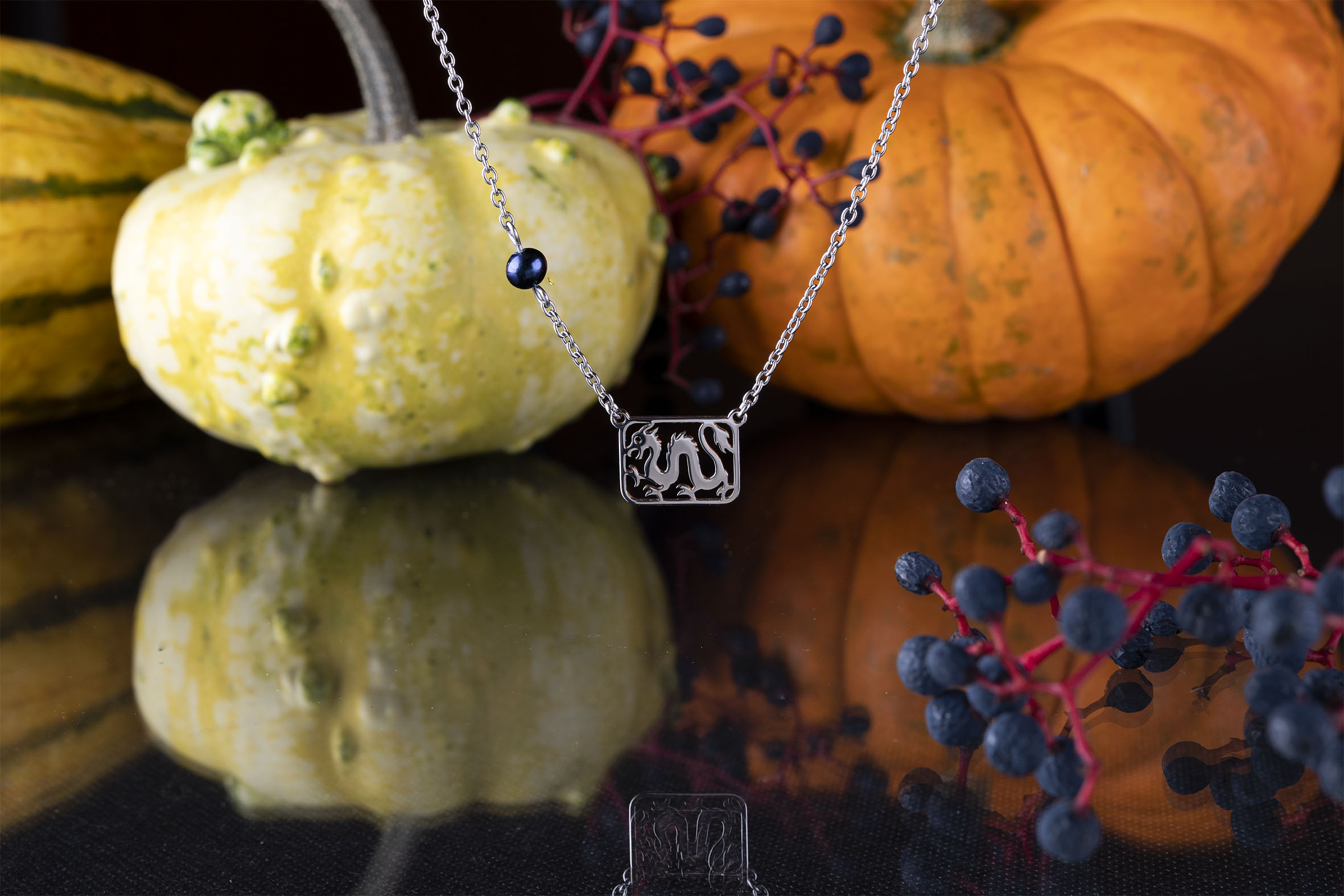 Náhrdelník drak s perlou v retiazke