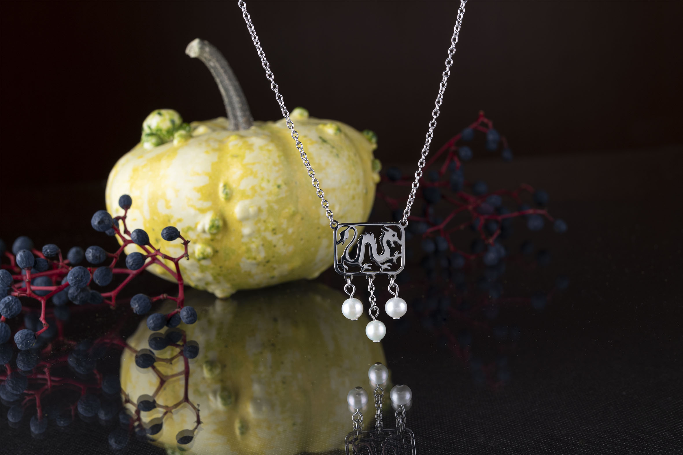 Náhrdelník drak + 3 perly