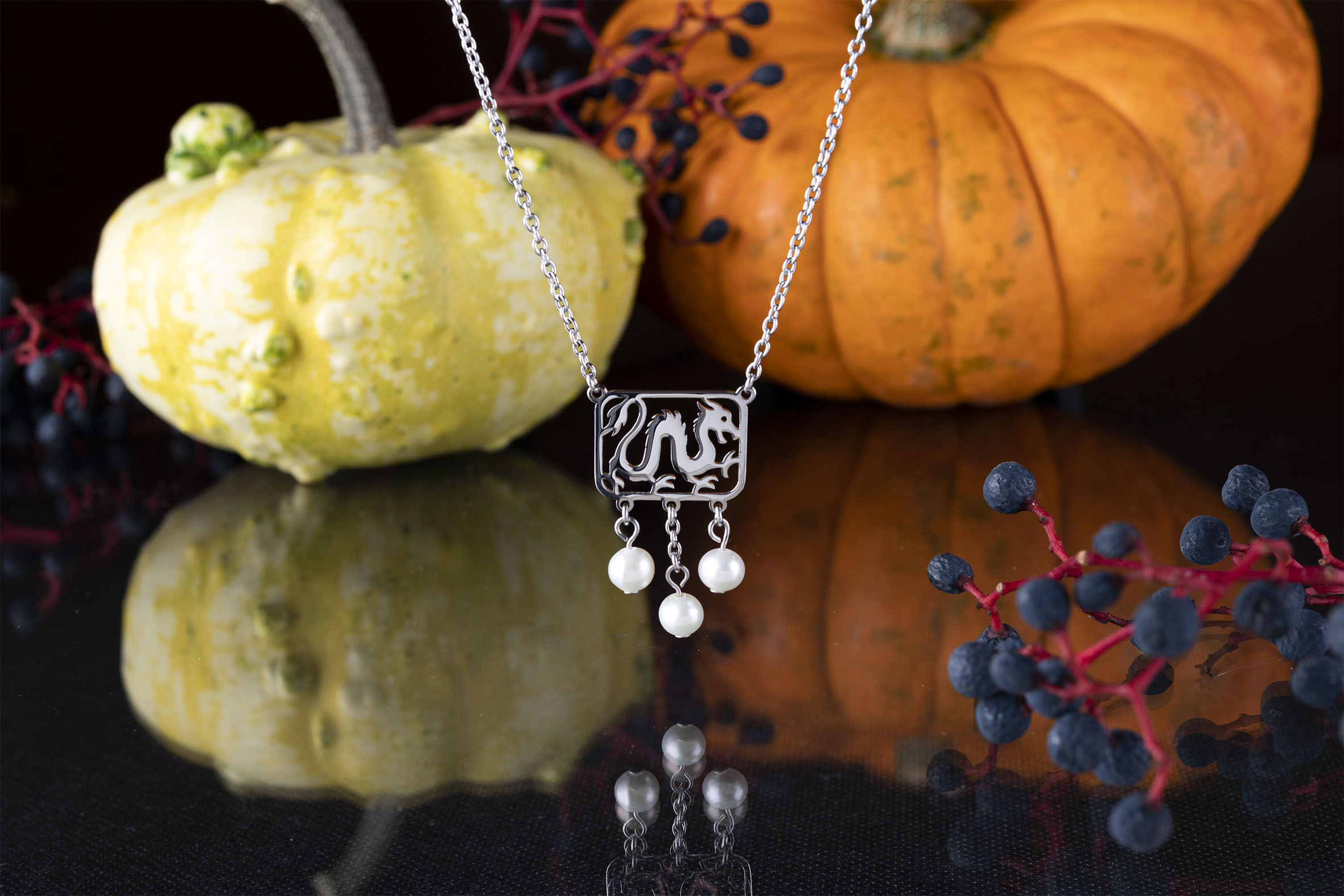 Náhrdelník drak + 3 perly