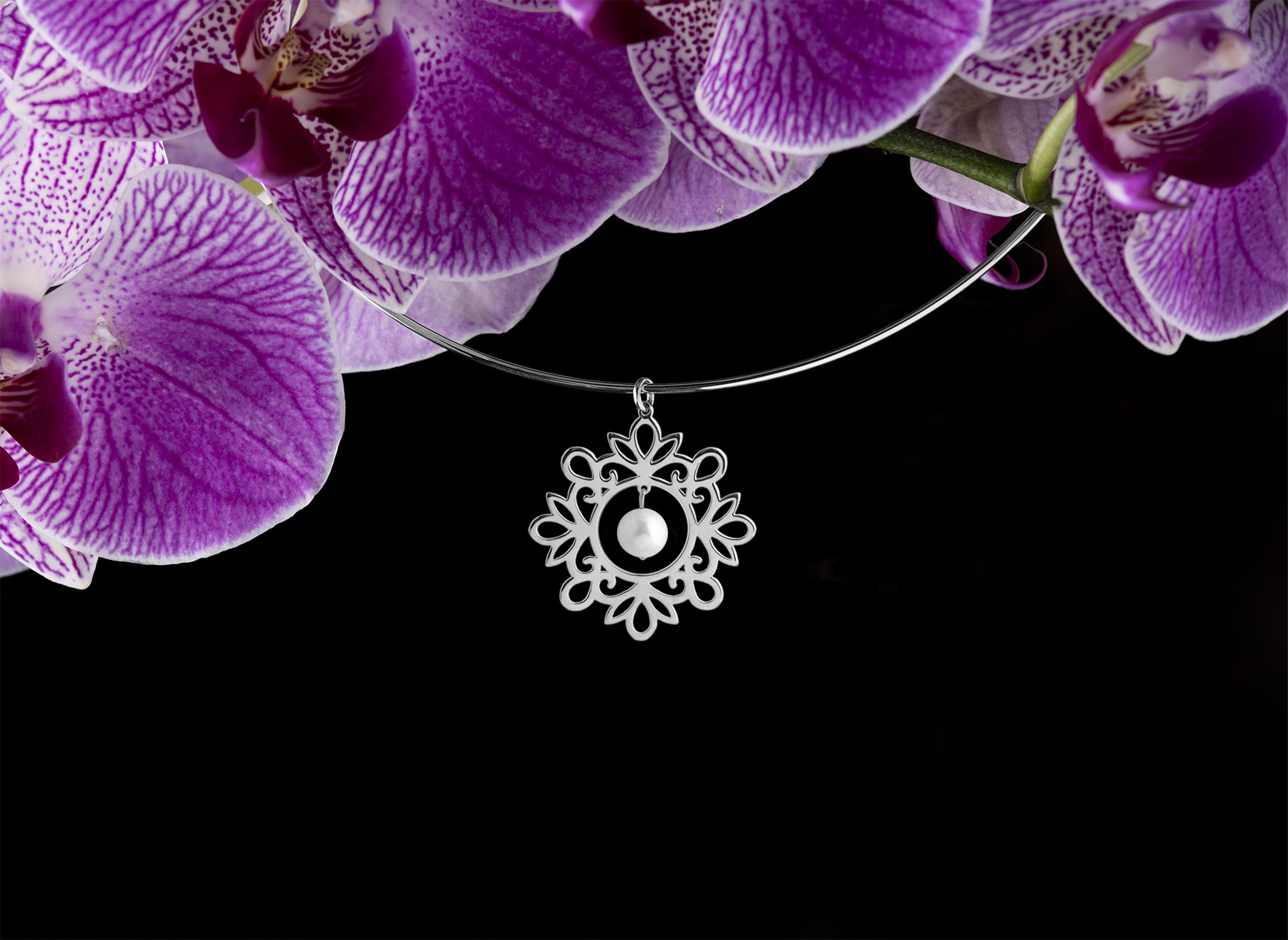 Obručový náhrdelník ornament cifer 3