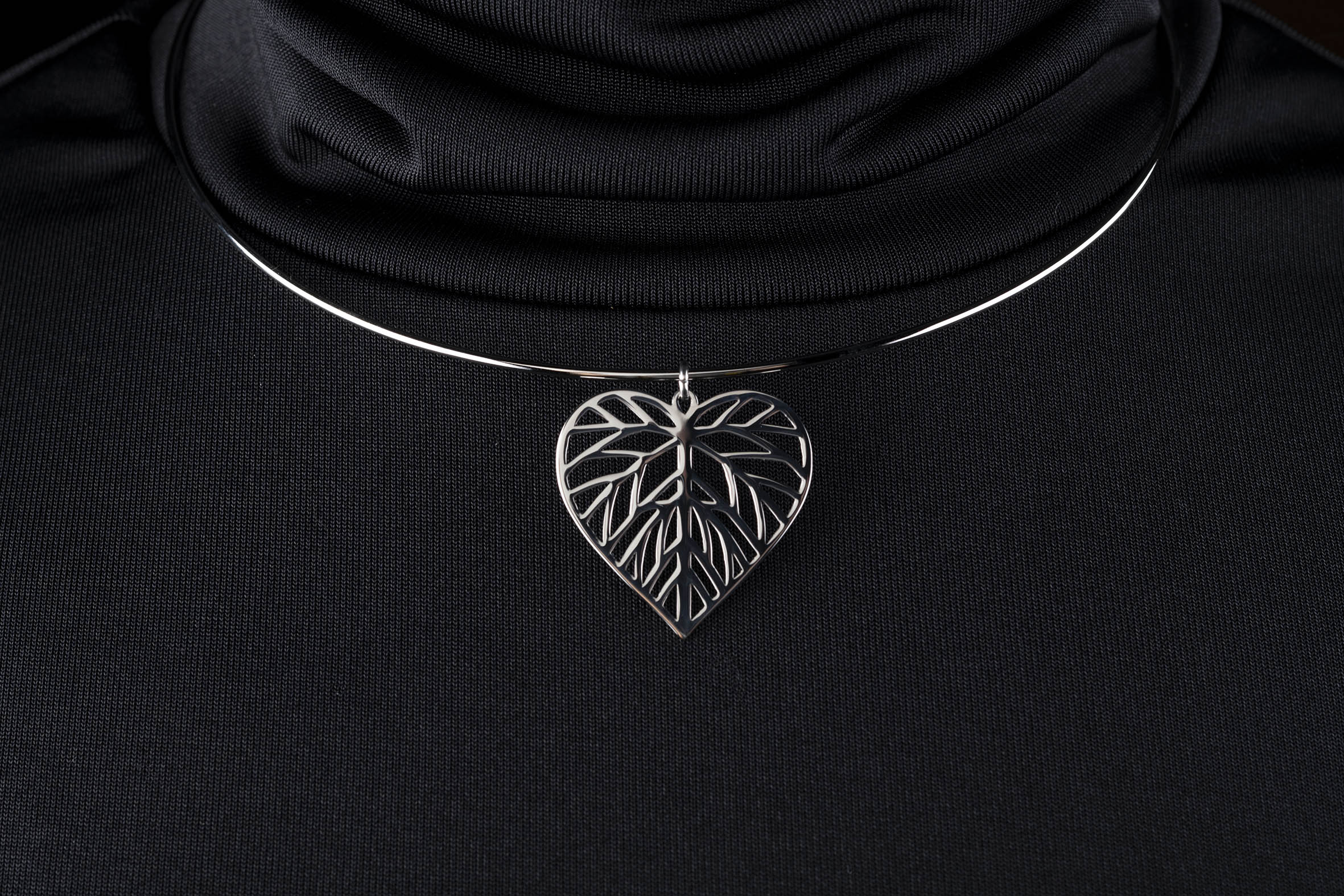 Obručový náhrdelník lipa